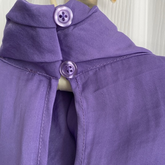 Brand new w/o tags. Laura Petites purple silky sleeveless blouse - Picture 3 of 5